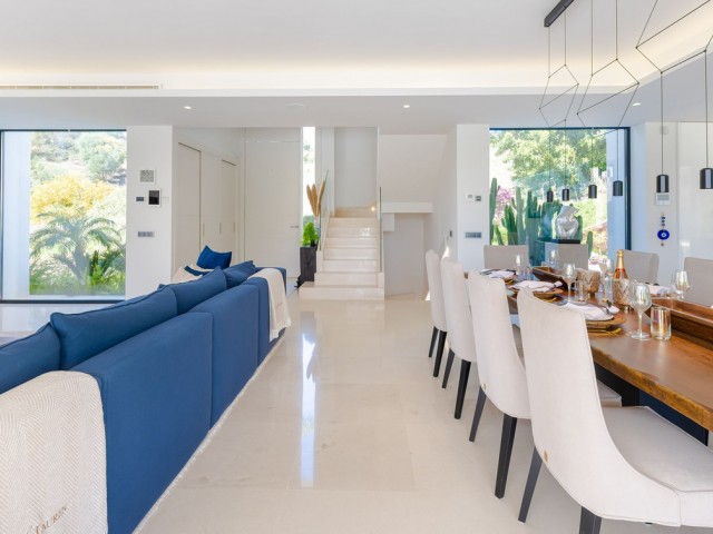Villa con 6 Dormitorios  en Nueva Andalucía