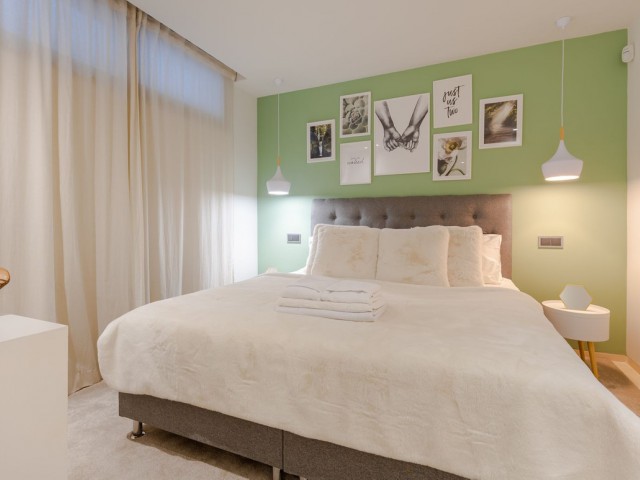 Villa con 6 Dormitorios  en Nueva Andalucía