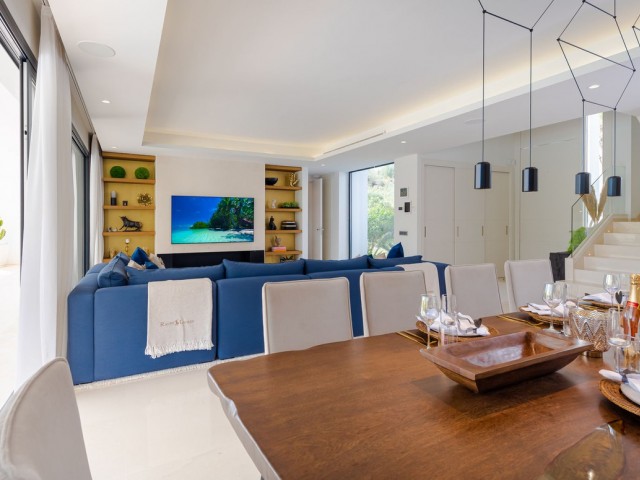 Villa con 6 Dormitorios  en Nueva Andalucía