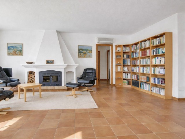 3 Sovrums Lägenhet i Istán