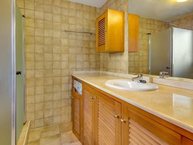 3 Sovrums Lägenhet i Istán