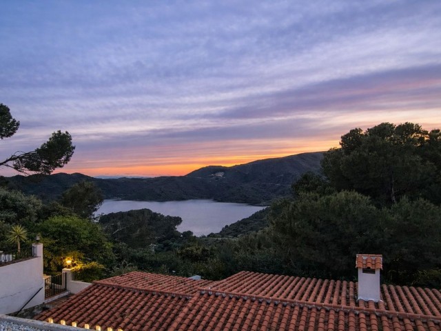 3 Sovrums Lägenhet i Istán