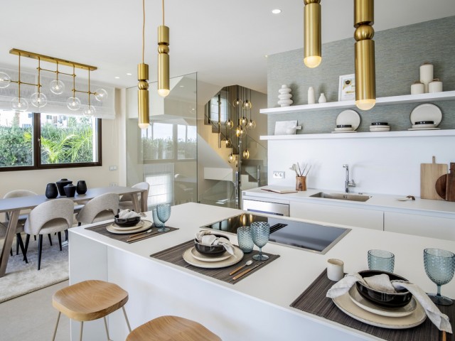 5 Bedrooms Villa in New Golden Mile