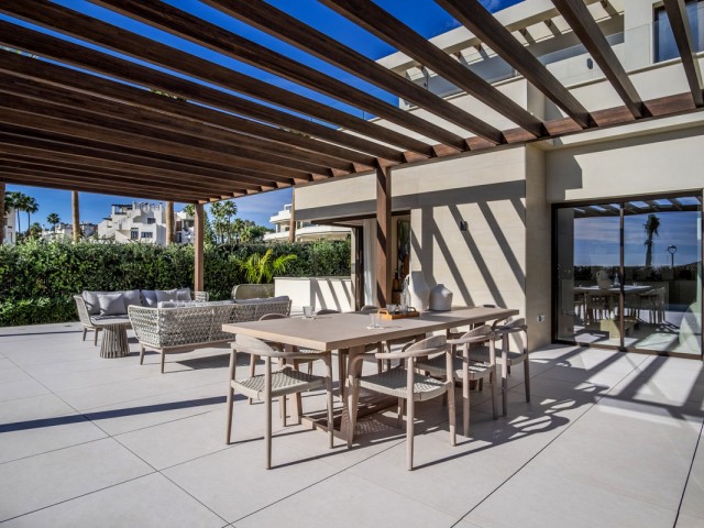 5 Bedrooms Villa in New Golden Mile