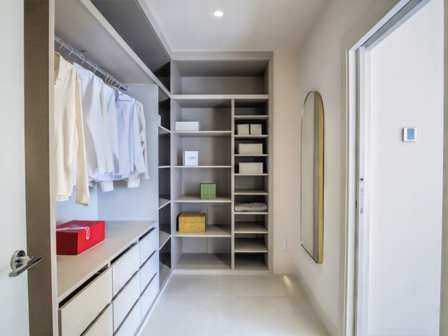 5 Bedrooms Villa in New Golden Mile