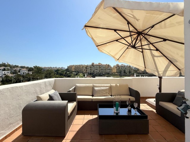 Appartement avec 3 Chambres  à Estepona
