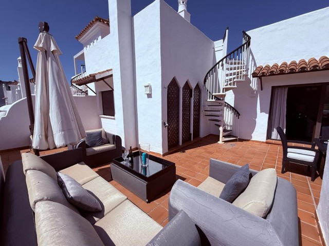 Appartement avec 3 Chambres  à Estepona