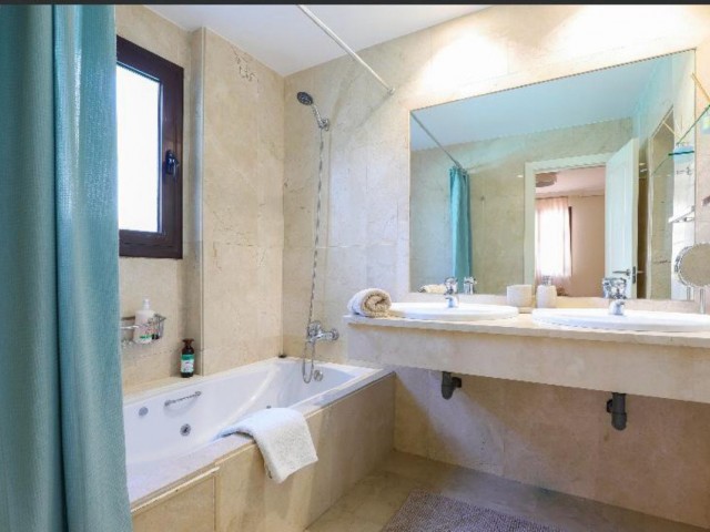 2 Schlafzimmer Apartment in Nueva Andalucía