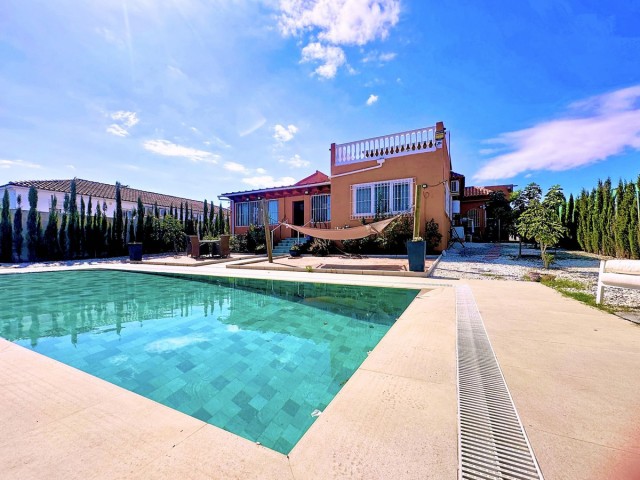 Villa avec 3 Chambres  à Estepona