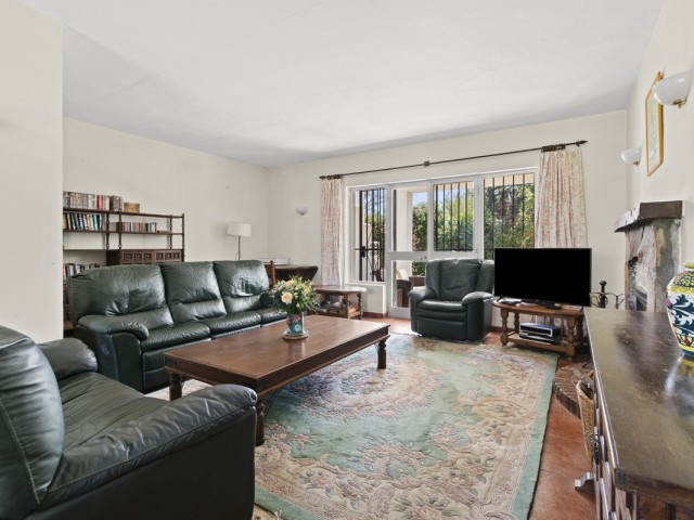 3 Bedrooms Villa in Guadalmina Baja