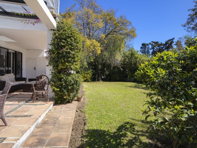 3 Bedrooms Villa in Guadalmina Baja