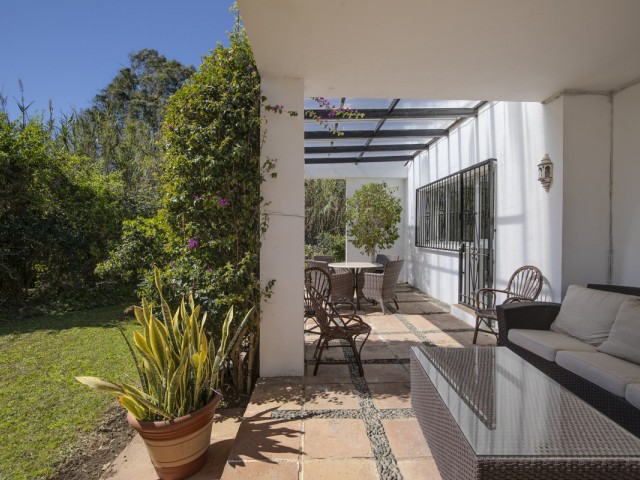 3 Bedrooms Villa in Guadalmina Baja