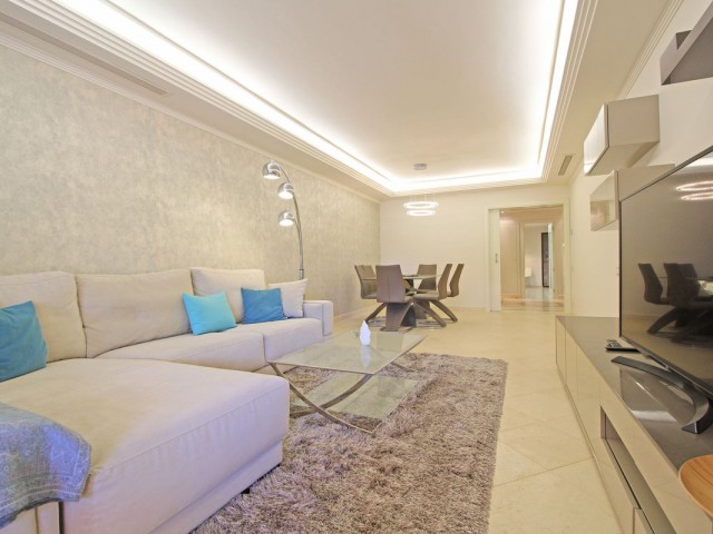 2 Bedrooms Apartment in Guadalmina Baja