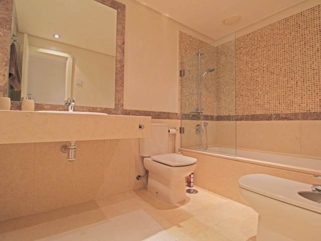 2 Bedrooms Apartment in Guadalmina Baja