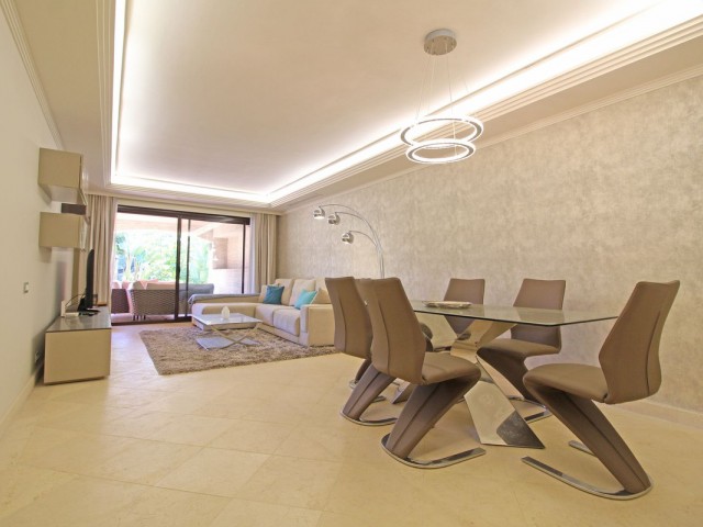 2 Bedrooms Apartment in Guadalmina Baja