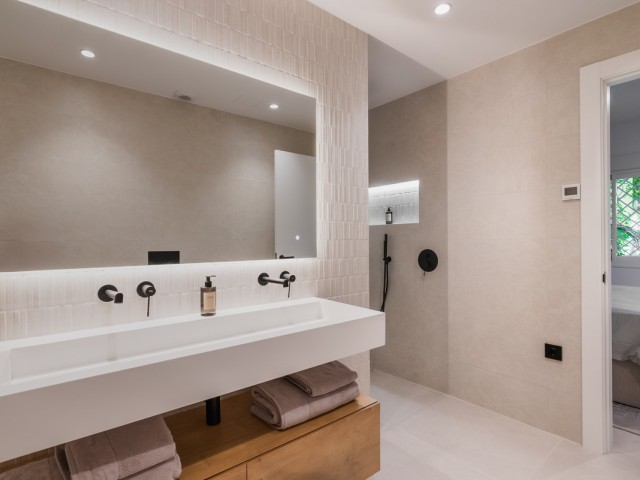 4 Schlafzimmer Apartment in Nueva Andalucía