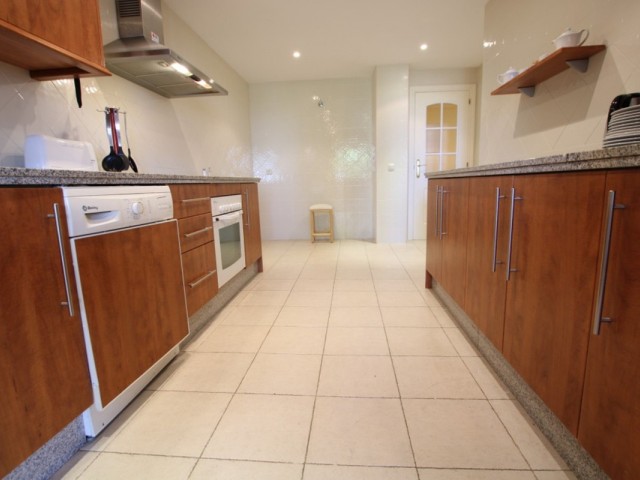 Apartamento con 2 Dormitorios  en Elviria