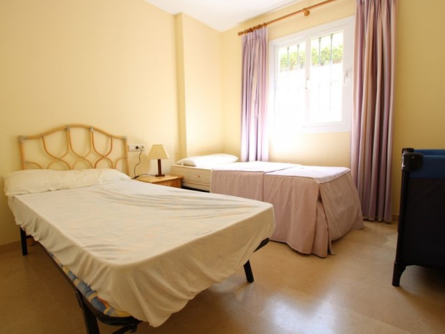 Apartamento con 2 Dormitorios  en Elviria