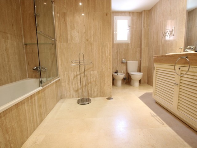 2 Bedrooms Apartment in Elviria