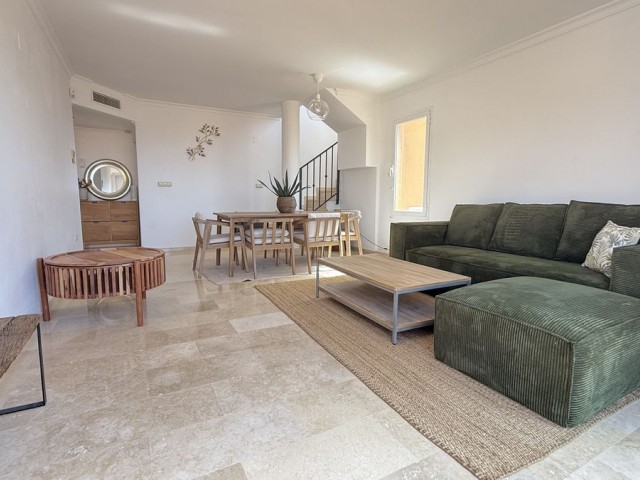 Apartamento con 2 Dormitorios  en Elviria