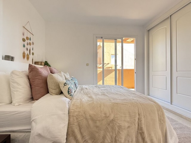 Apartamento con 2 Dormitorios  en Elviria