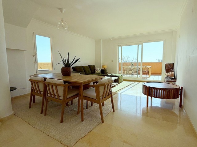 Apartamento con 2 Dormitorios  en Elviria