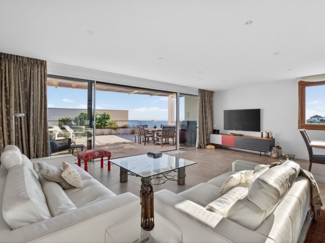 Ático con 3 Dormitorios  en Altos de los Monteros