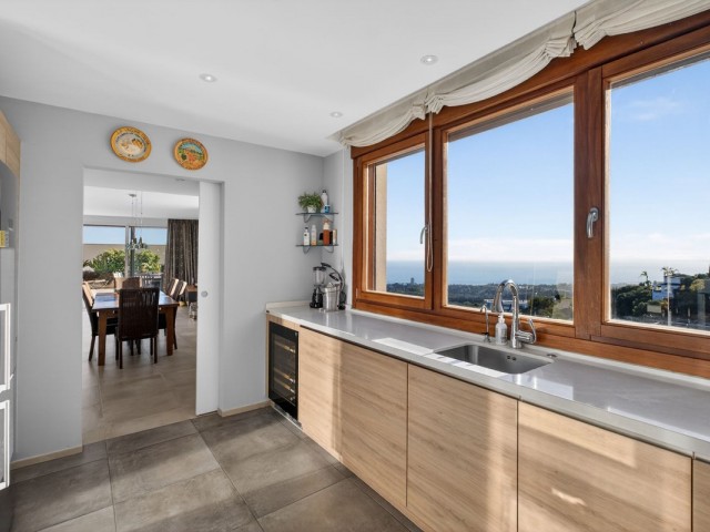 Ático con 3 Dormitorios  en Altos de los Monteros