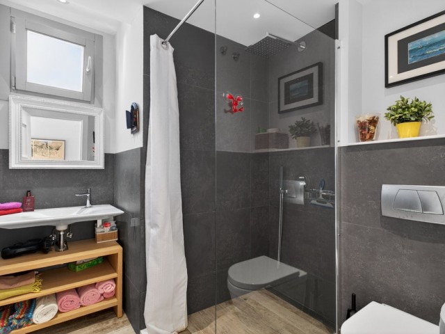 Ático con 3 Dormitorios  en Altos de los Monteros