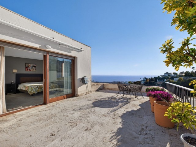 Ático con 3 Dormitorios  en Altos de los Monteros