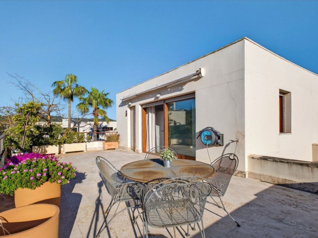 Ático con 3 Dormitorios  en Altos de los Monteros