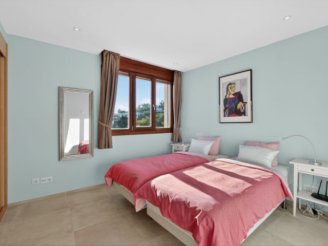 Ático con 3 Dormitorios  en Altos de los Monteros