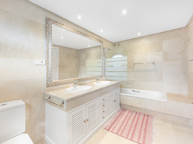 4 Bedrooms Villa in Sotogrande Alto