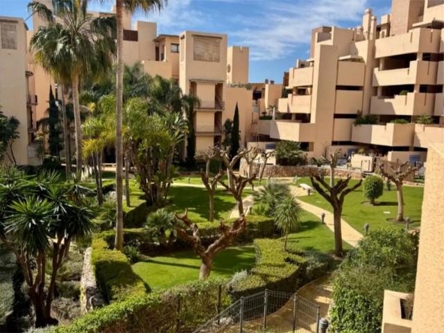 Apartamento con 3 Dormitorios  en Estepona