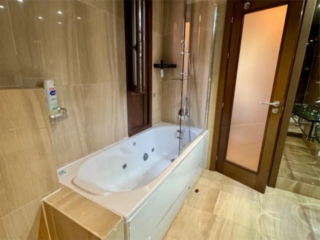 Apartamento con 3 Dormitorios  en Estepona