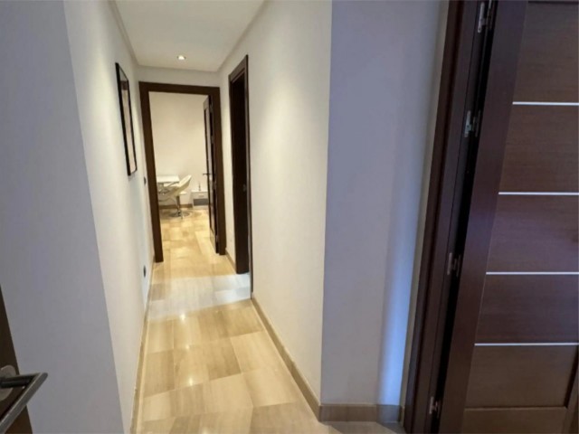 Apartamento con 3 Dormitorios  en Estepona