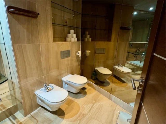 Apartamento con 3 Dormitorios  en Estepona