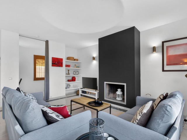 2 Bedrooms Townhouse in Artola