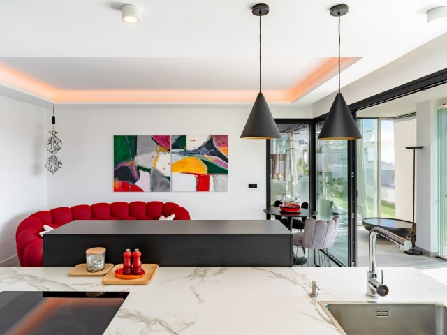 Ático con 2 Dormitorios  en Estepona