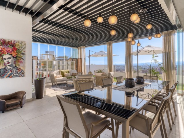 Ático con 2 Dormitorios  en Estepona