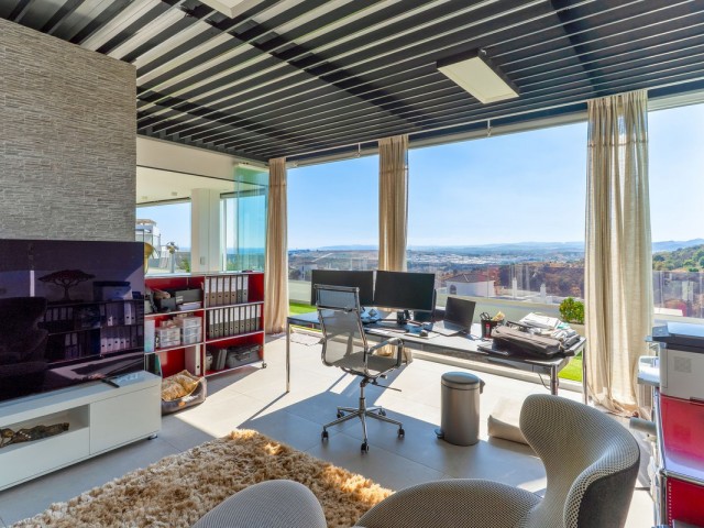 Ático con 2 Dormitorios  en Estepona