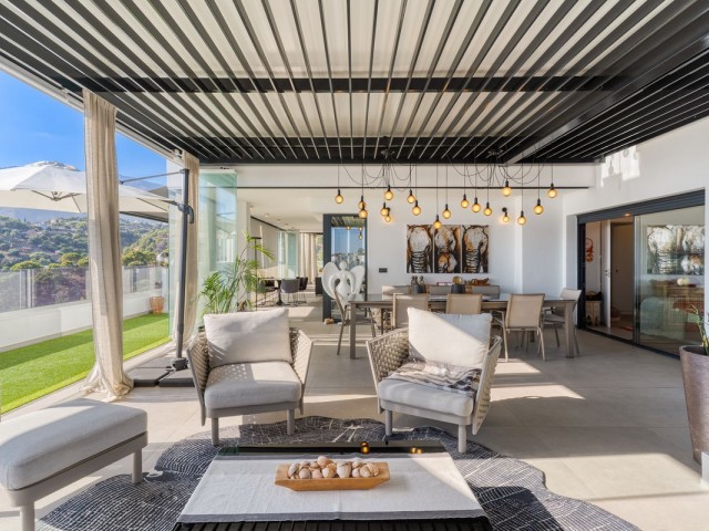 Ático con 2 Dormitorios  en Estepona