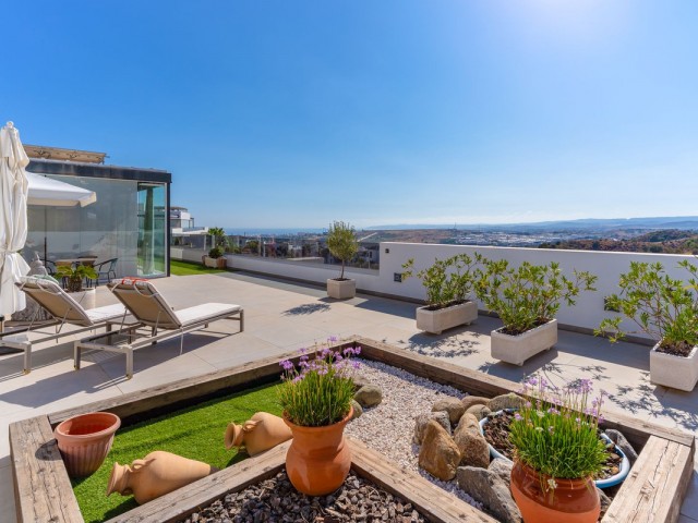 Ático con 2 Dormitorios  en Estepona