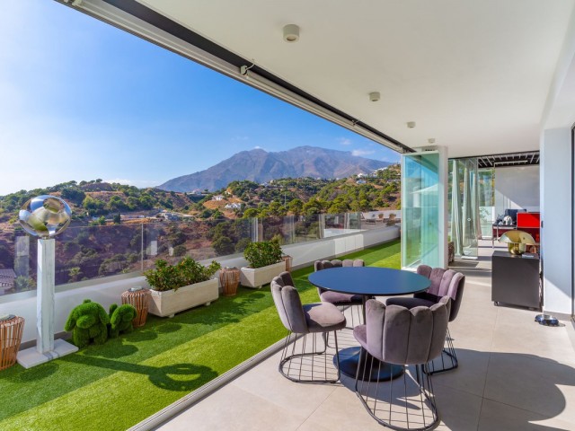 Ático con 2 Dormitorios  en Estepona