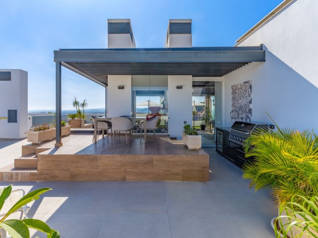 Ático con 2 Dormitorios  en Estepona