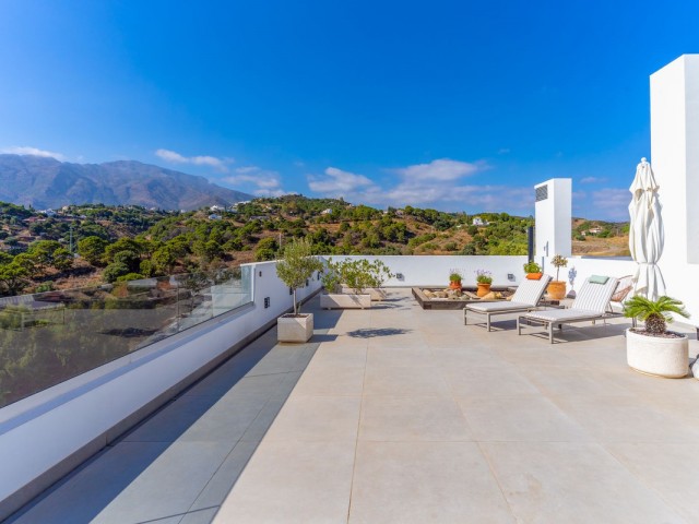 Ático con 2 Dormitorios  en Estepona