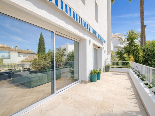 Apartamento con 3 Dormitorios  en Marbella