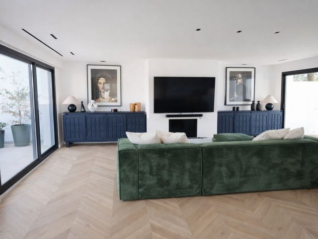 Apartamento con 3 Dormitorios  en Marbella