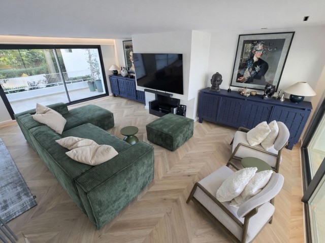 Apartamento con 3 Dormitorios  en Marbella