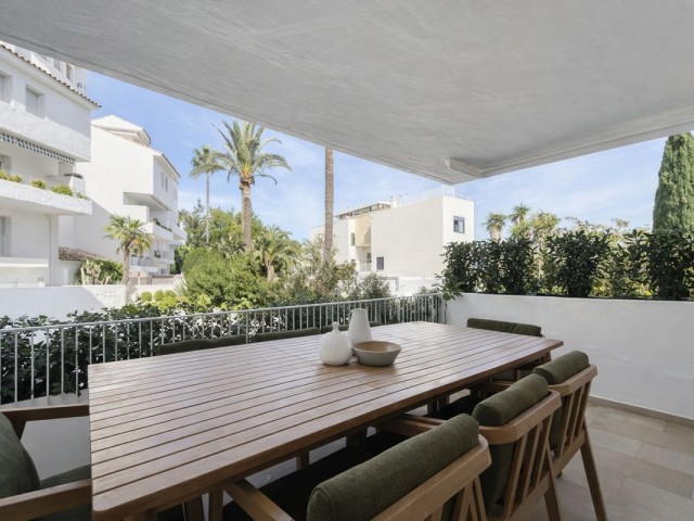 Apartamento con 3 Dormitorios  en Marbella